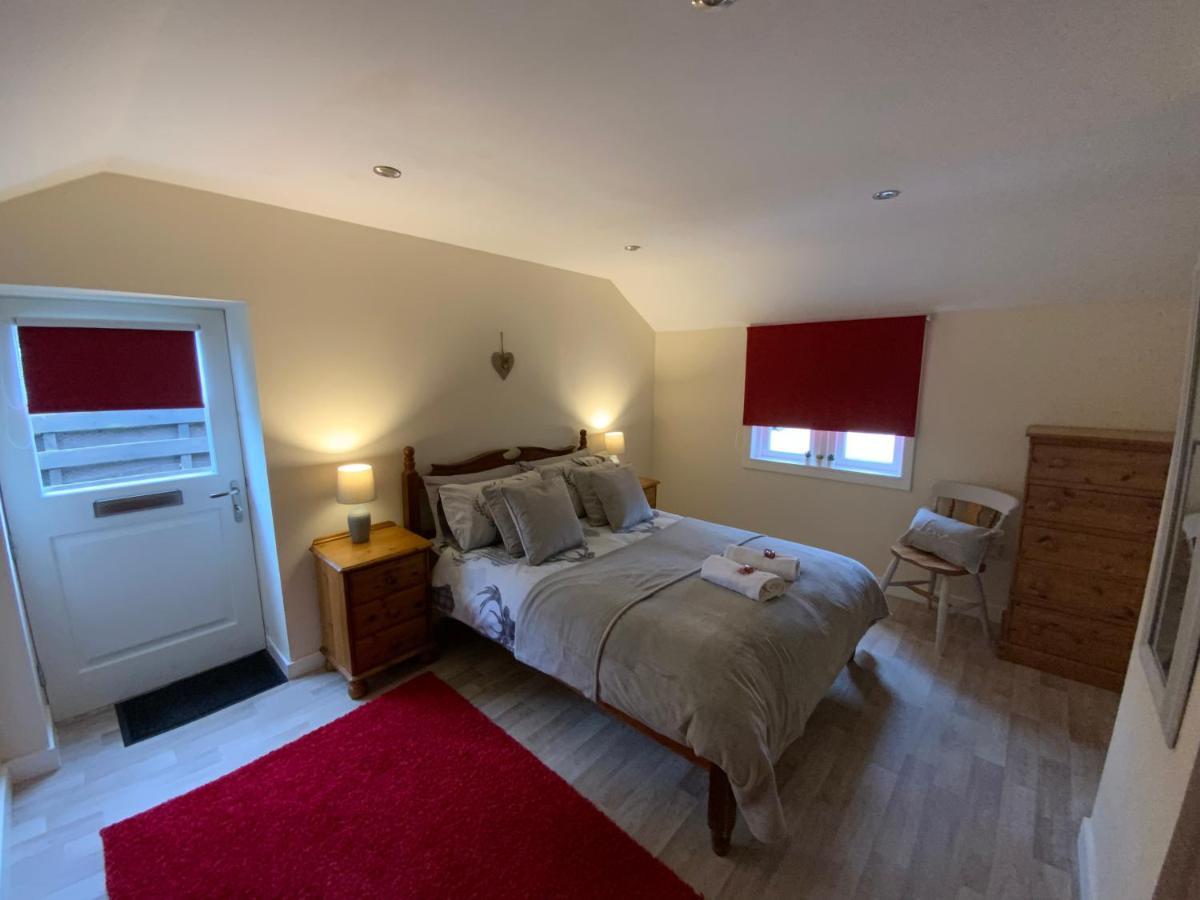 Deeside Snugs Apartments Kincardine O'Neil ภายนอก รูปภาพ